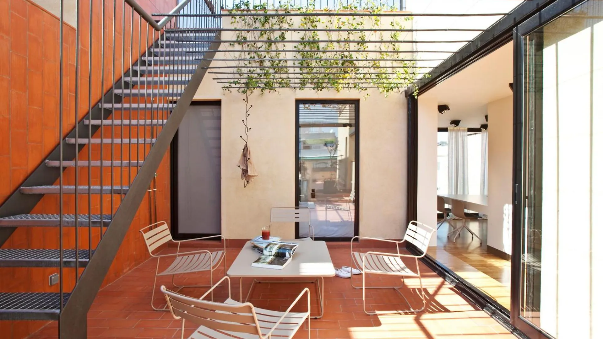 Destinationbcn Urgell Apartment contacts